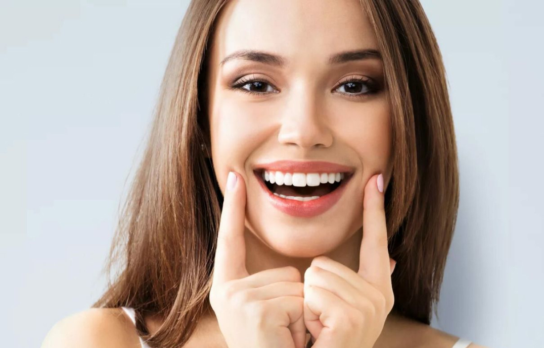 girls smileing girls smileing